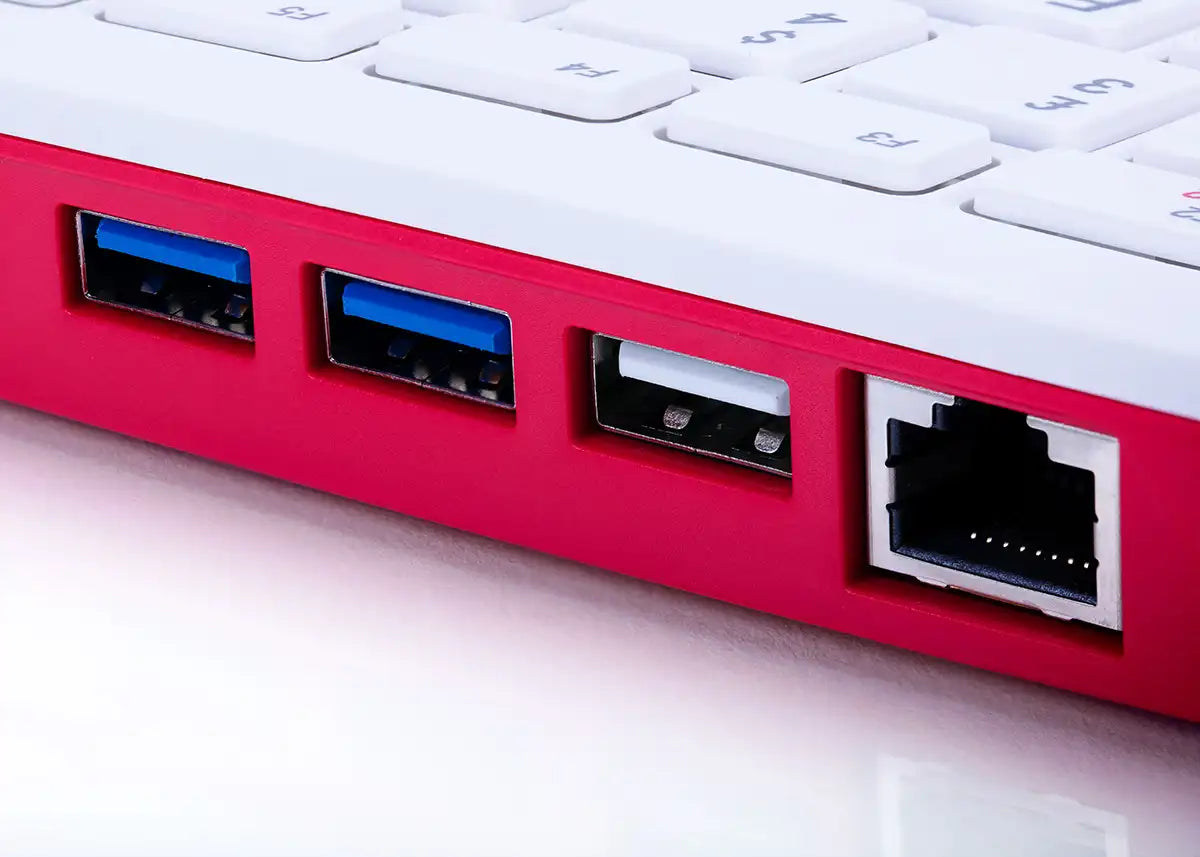 Raspberry Pi 400 Desktop Computer KIT (Italian Layout)